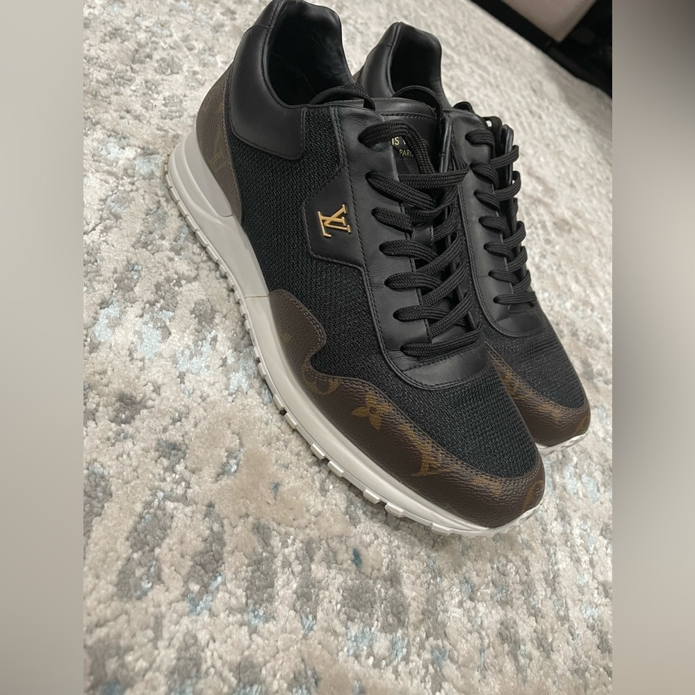 LOUIS VUITTON 
Monogram Mens Run Away Sneaker 1A80PV Black - Picture 2 of 16